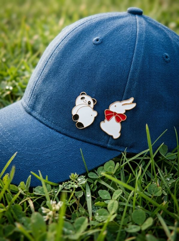 Set de Pins Metálicos x 6 - Bunny,  whale , chicken (Pub. 6373) - Galería 1